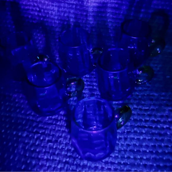 Miniature Rare Vintage Blue Manganese Glass Mugs (set of 6) - Picture 7 of 7